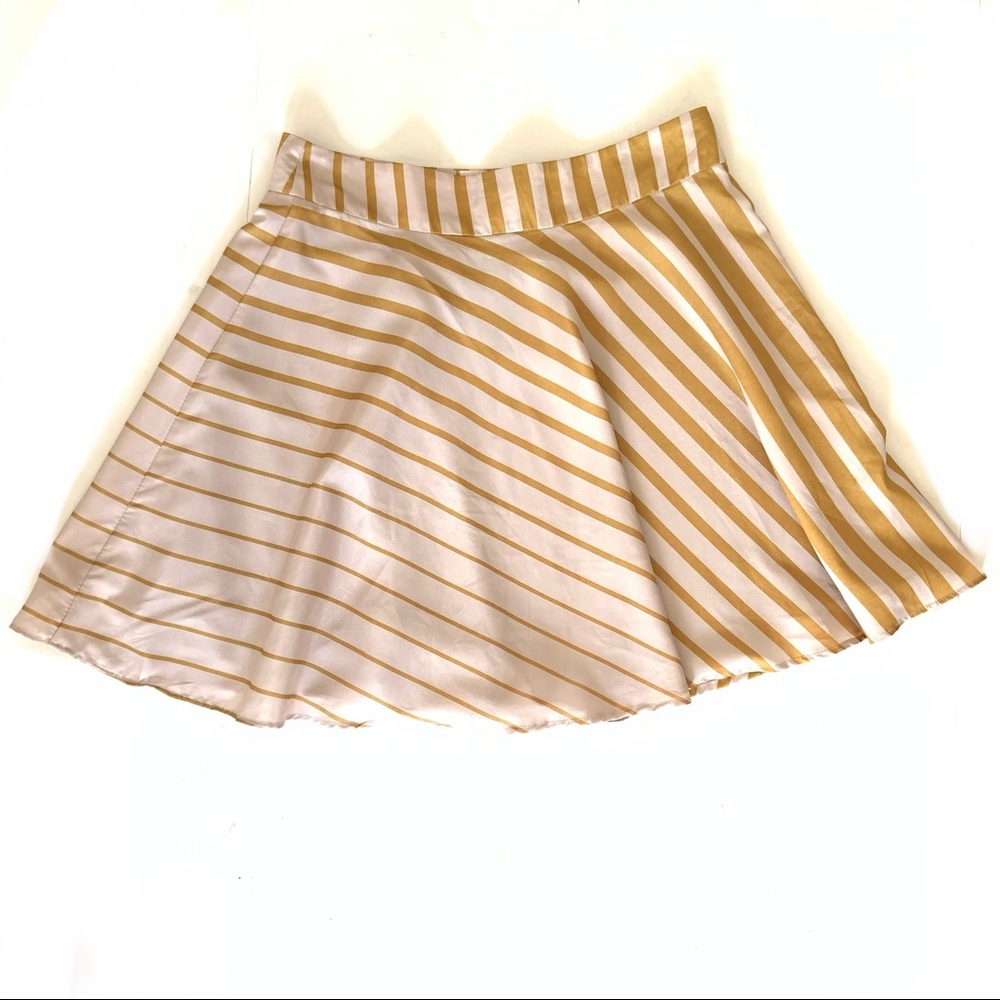 Francesca’s Diagonally Striped A-Line Skirt Size M